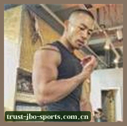 李伟